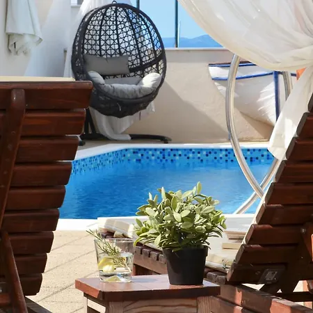 Blue Apartment, Okrug Gornji -