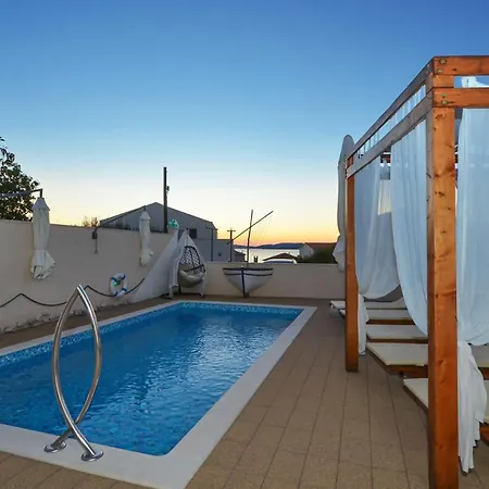 Blue Apartment, Okrug Gornji -