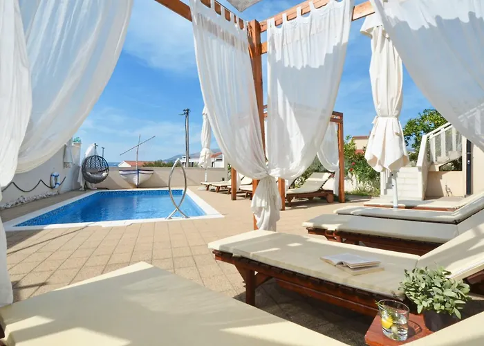 Blue Apartment, Okrug Gornji -