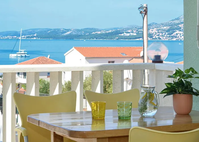 Blue Apartment, Okrug Gornji - * Τρογκίρ